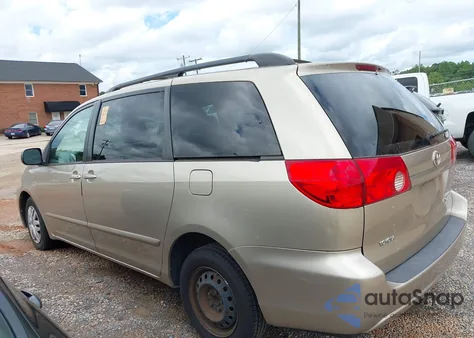2010 Toyota Sienna Le z USA, uszkodzony, nr VIN 5TDKK4CC9AS319573